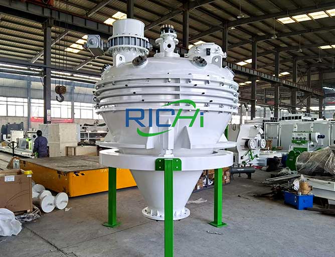 Spraying Equipment Aquaculture Feed Production Machine