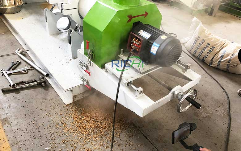 Single-Screw-Extruder-Machine